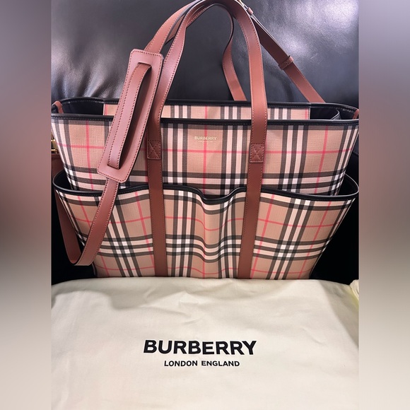 NWT! 67% off SALE!! Authentic Burberry Vintage Check Diaper Tote Bag - Picture 14 of 16